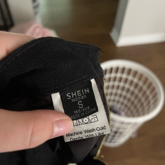 Black high wasted denim shorts - Picture 2 of 3